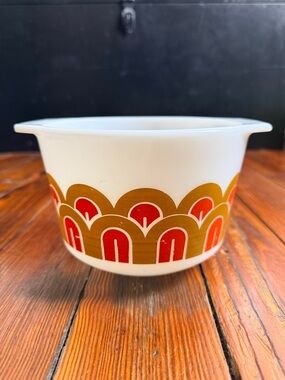 Vintage Pyrex Arches 1.5 quart mixing bowl
